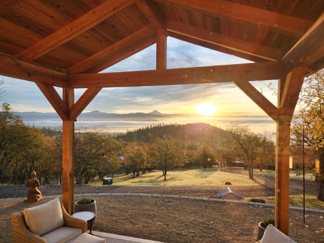 198 Flamingo Drive, Eagle Point, OR 97524