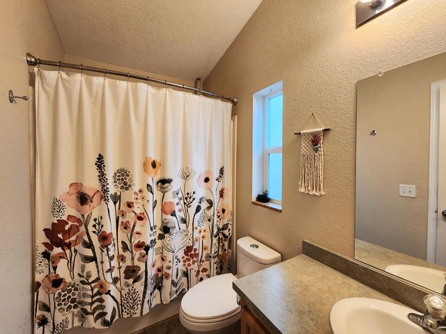 198 Flamingo Drive, Eagle Point, OR 97524