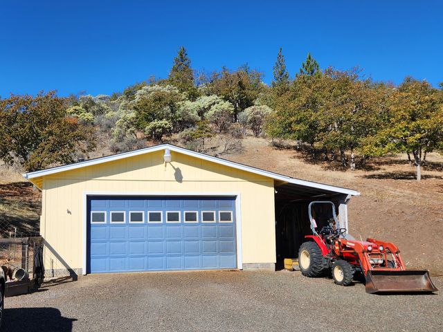 198 Flamingo Drive, Eagle Point, OR 97524