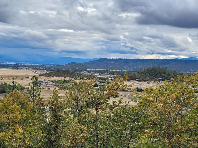 198 Flamingo Drive, Eagle Point, OR 97524