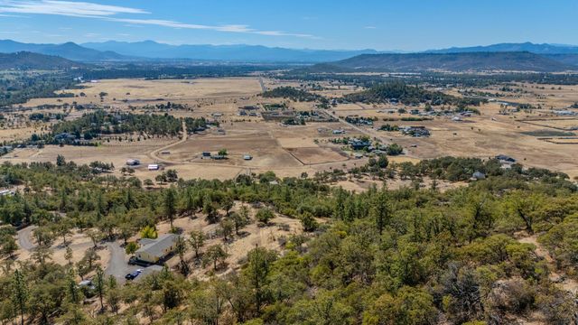 198 Flamingo Drive, Eagle Point, OR 97524