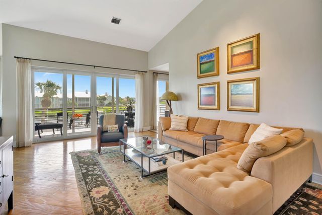 372 Spyglass Way, Jupiter, FL 33477