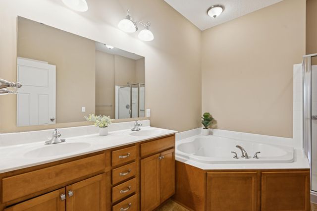 6736 99th Avenue N, Brooklyn Park, MN 55445