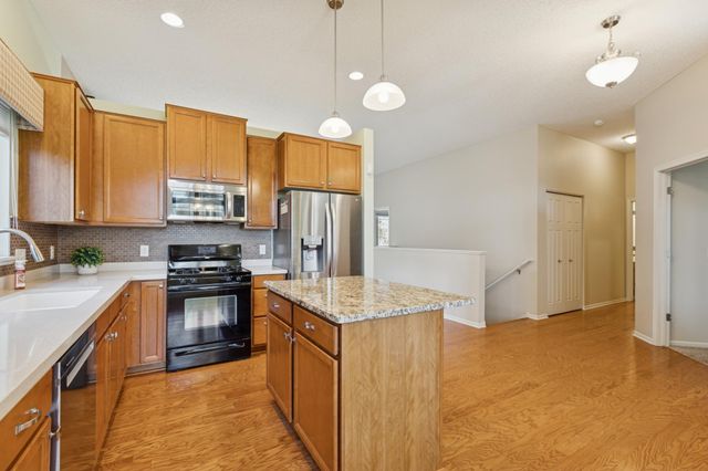 6736 99th Avenue N, Brooklyn Park, MN 55445