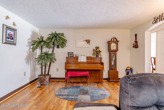 481 Yorkshire Blvd, Shepherdsville, KY 40165