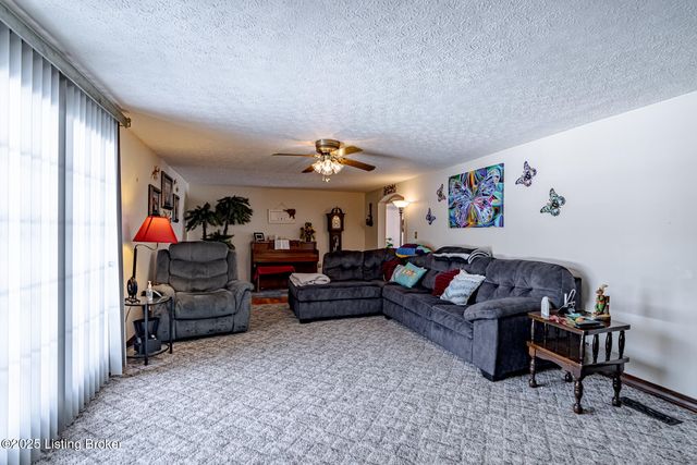 481 Yorkshire Blvd, Shepherdsville, KY 40165