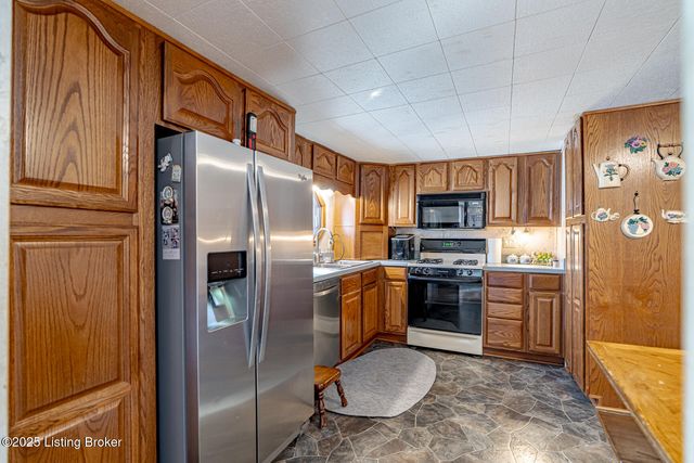 481 Yorkshire Blvd, Shepherdsville, KY 40165