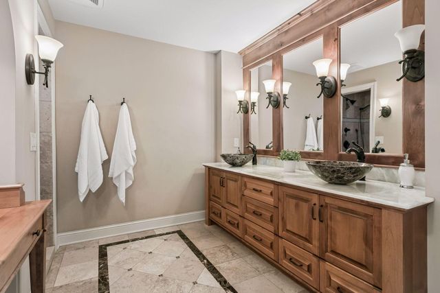1201 Yale Place 2303, Minneapolis, MN 55403