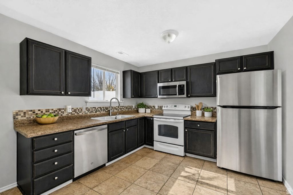 Image 2 of property listing at 422 E 2050 N #5C, North Ogden, UT 84414