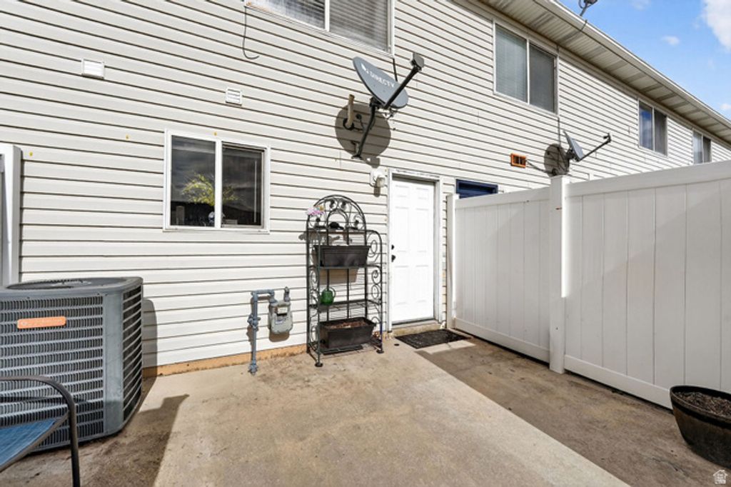 Image 12 of property listing at 422 E 2050 N #5C, North Ogden, UT 84414