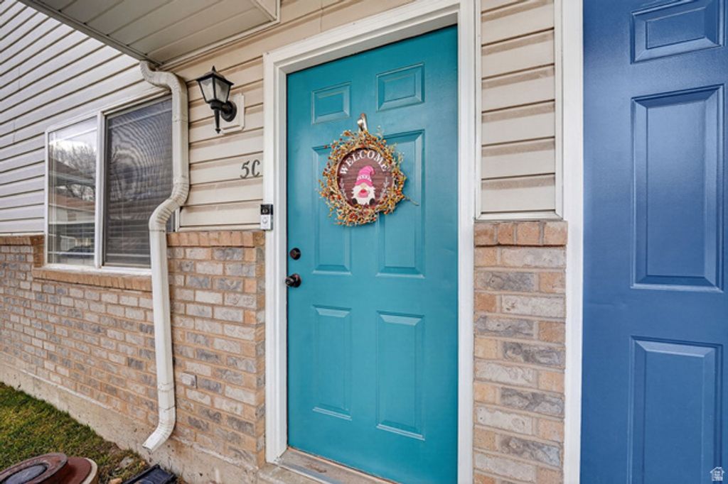 Image 14 of property listing at 422 E 2050 N #5C, North Ogden, UT 84414