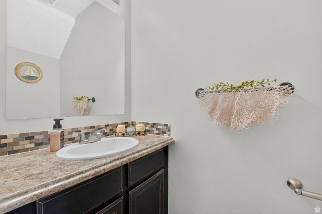Image 5 of property listing at 422 E 2050 N #5C, North Ogden, UT 84414