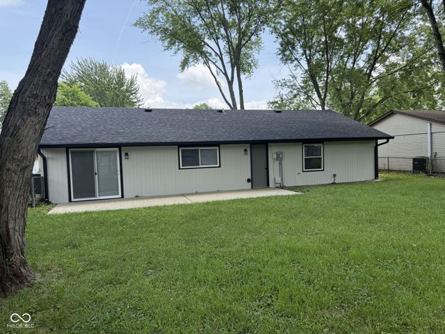 734 Holiday Drive, Fortville, IN 46040