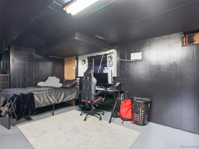 2112 Reo Avenue, Lincoln Park, MI 48146