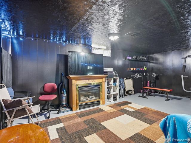 2112 Reo Avenue, Lincoln Park, MI 48146