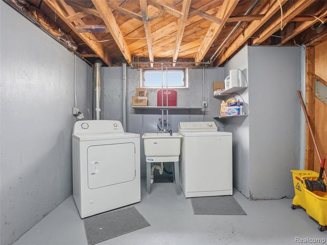 2112 Reo Avenue, Lincoln Park, MI 48146