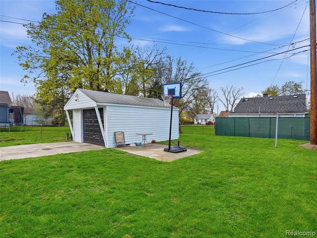 2112 Reo Avenue, Lincoln Park, MI 48146