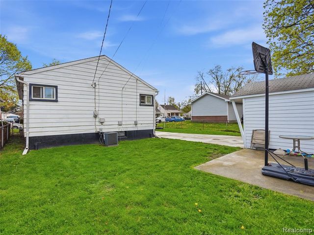 2112 Reo Avenue, Lincoln Park, MI 48146