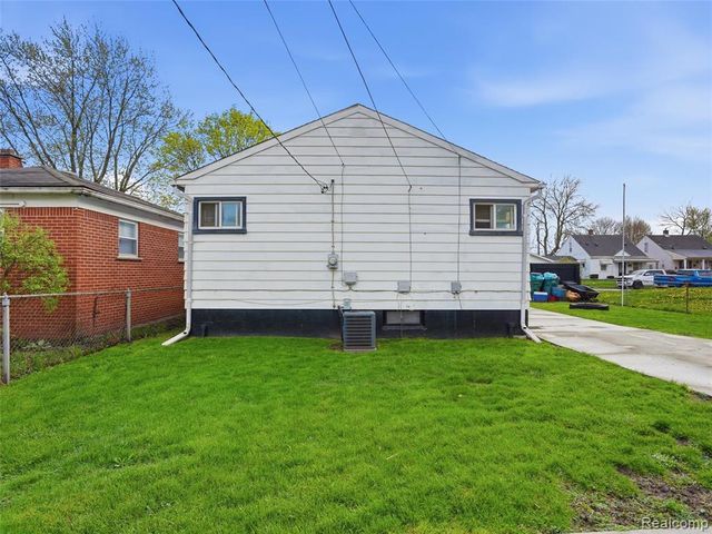 2112 Reo Avenue, Lincoln Park, MI 48146