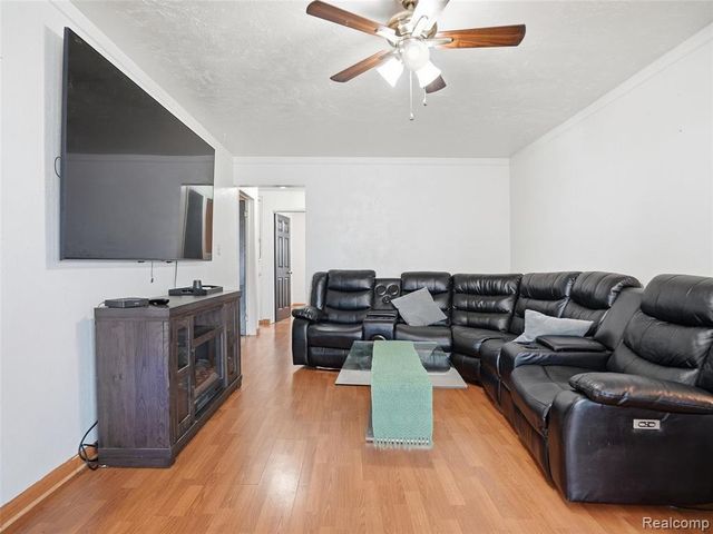 2112 Reo Avenue, Lincoln Park, MI 48146