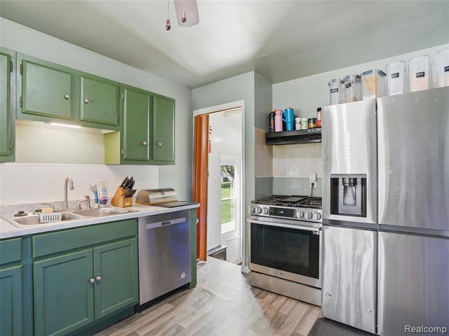 2112 Reo Avenue, Lincoln Park, MI 48146