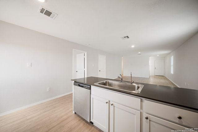 148 Cowboy, Pleasanton, TX 78064