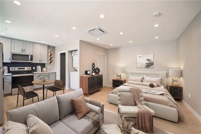 8434 Oakdale Avenue, Winnetka, CA 91306