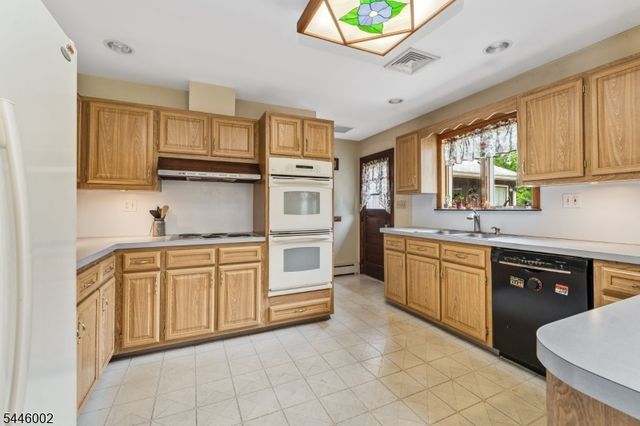 31 Pulaski Rd, Readington Twp., NJ 08889