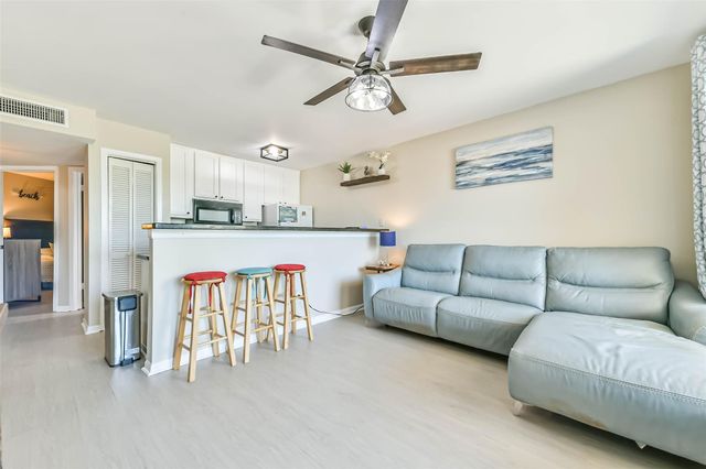 9520 Seawall Boulevard 122, Galveston, TX 77554