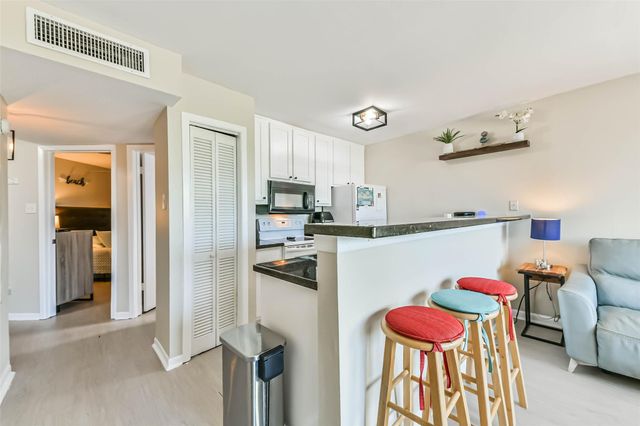 9520 Seawall Boulevard 122, Galveston, TX 77554