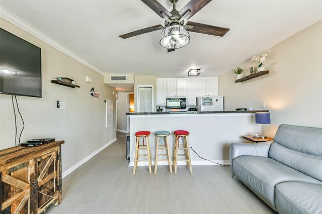 9520 Seawall Boulevard 122, Galveston, TX 77554