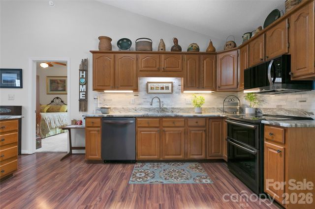 552 Kanasgowa Drive, Brevard, NC 28712