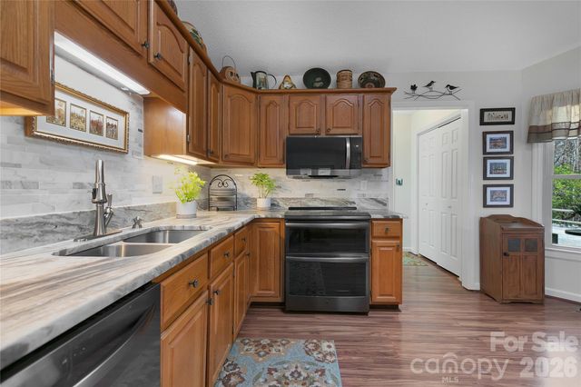 552 Kanasgowa Drive, Brevard, NC 28712