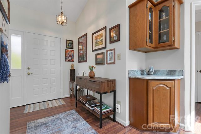 552 Kanasgowa Drive, Brevard, NC 28712