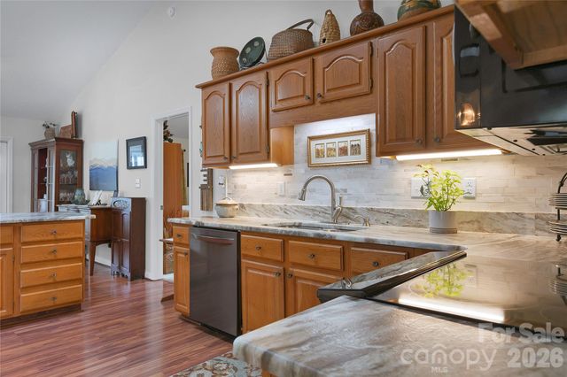 552 Kanasgowa Drive, Brevard, NC 28712