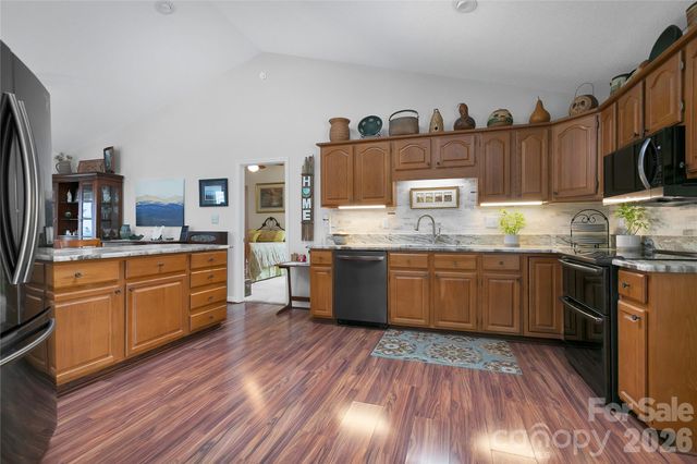 552 Kanasgowa Drive, Brevard, NC 28712