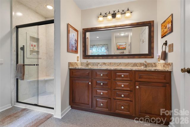 552 Kanasgowa Drive, Brevard, NC 28712