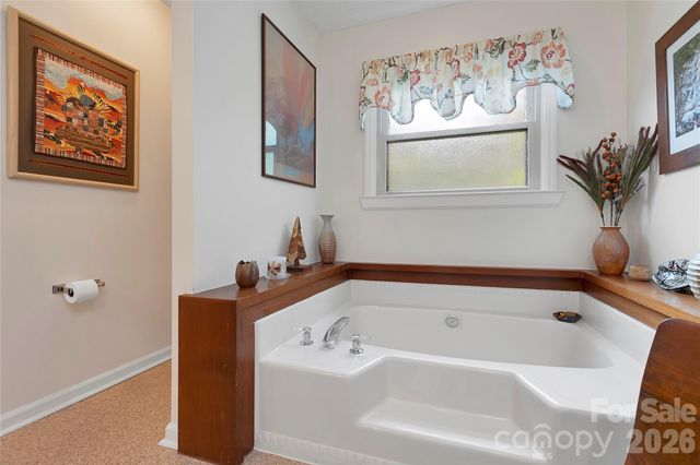 552 Kanasgowa Drive, Brevard, NC 28712
