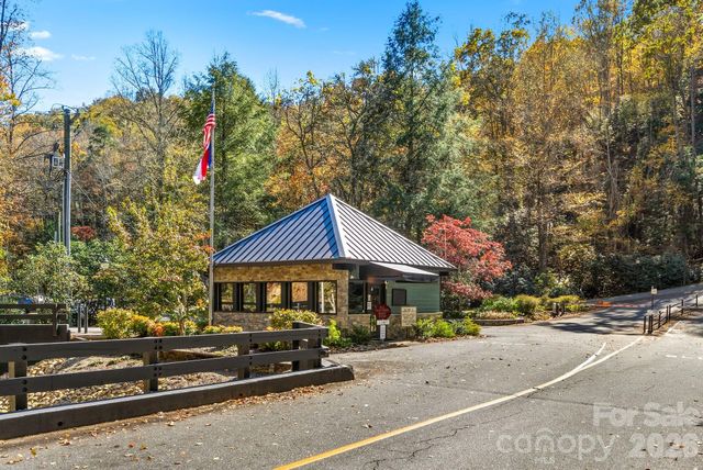 552 Kanasgowa Drive, Brevard, NC 28712