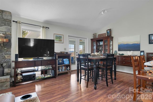 552 Kanasgowa Drive, Brevard, NC 28712