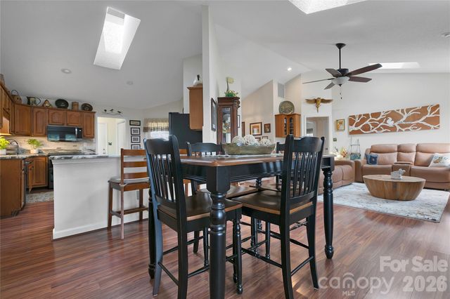 552 Kanasgowa Drive, Brevard, NC 28712