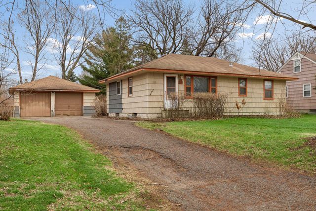 1938 Longview Drive, New Brighton, MN 55112