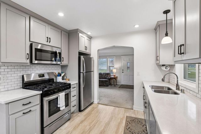 1938 Longview Drive, New Brighton, MN 55112