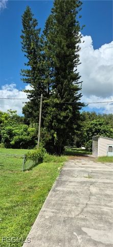 2011 Leroy AVE, Alva, FL 33920