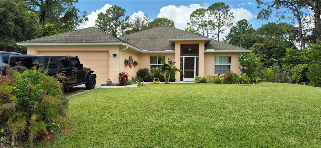 2011 Leroy AVE, Alva, FL 33920