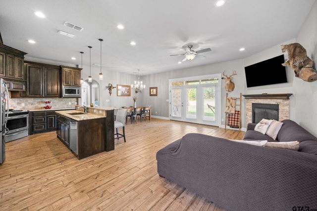 1404 Hannah Circle, Lindale, TX 75771