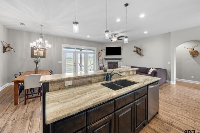 1404 Hannah Circle, Lindale, TX 75771