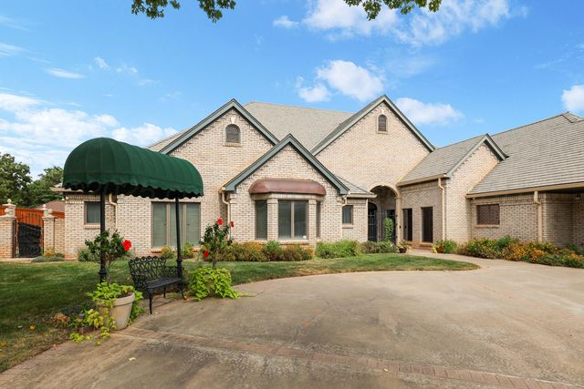 7216 VERSAILLES Drive, Amarillo, TX 79121