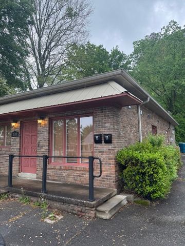 210 E Main St, Waverly, TN 37185