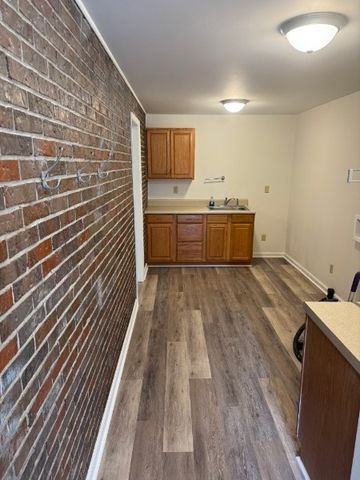 210 E Main St, Waverly, TN 37185
